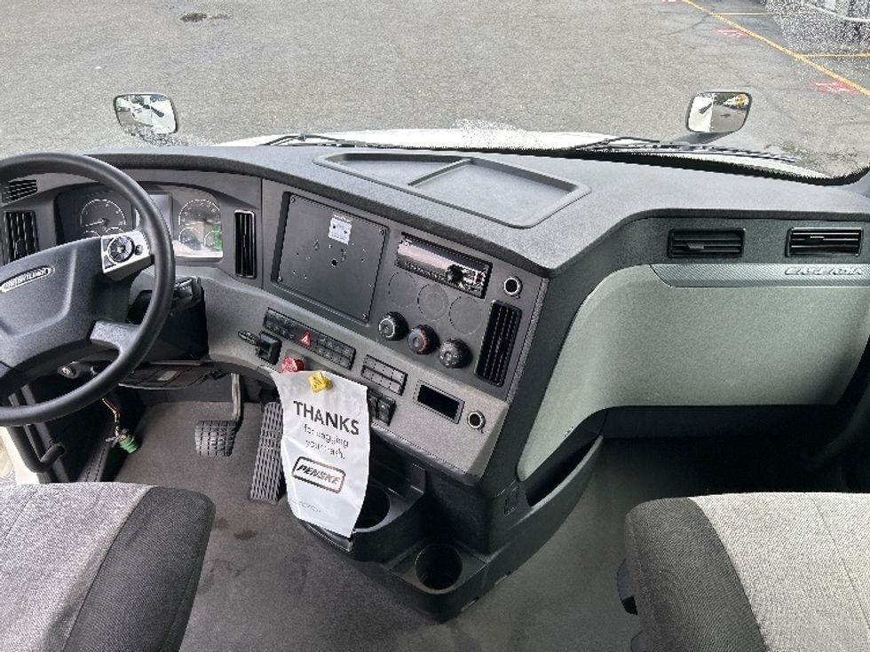 Sleeper Tractor-Heavy Duty Tractors-Freightliner-2020-T12664ST-Prince George-VA-602,840\n\t\tmiles-$ 53,250 - Image 11