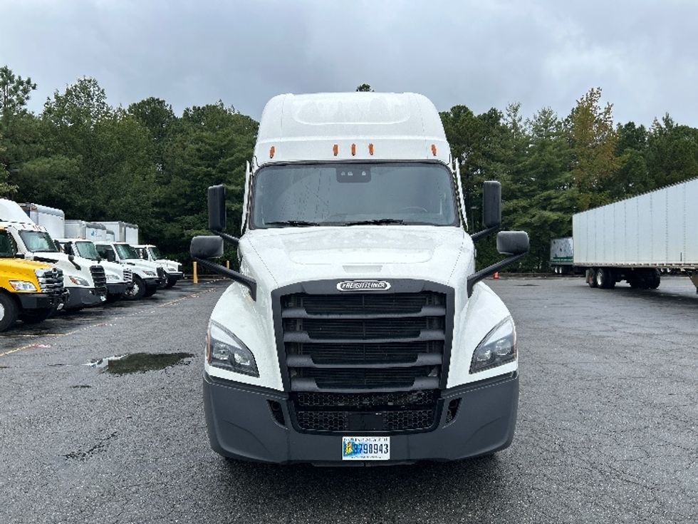 Sleeper Tractor-Heavy Duty Tractors-Freightliner-2020-T12664ST-Prince George-VA-602,840\n\t\tmiles-$ 53,250 - Image 2