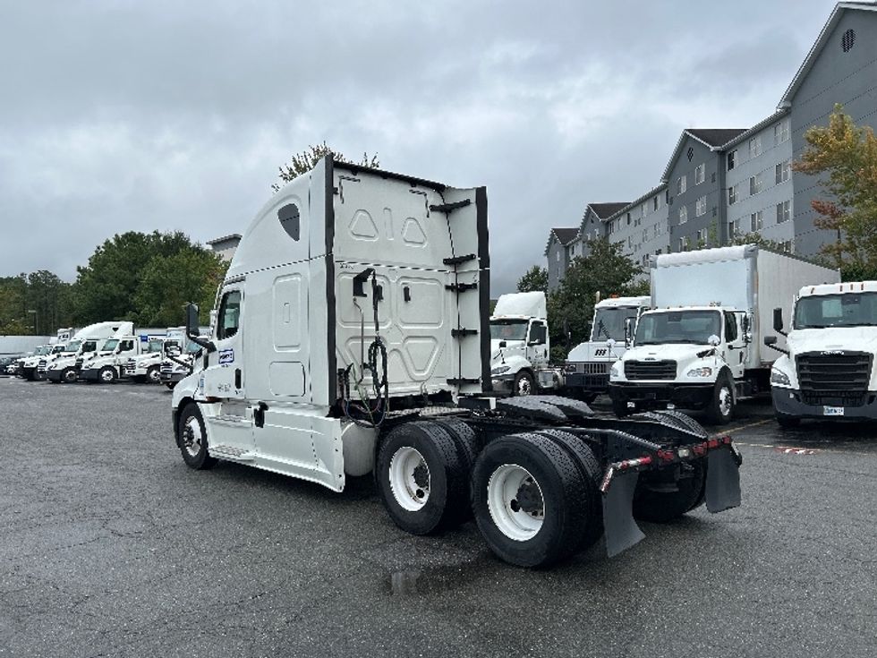 Sleeper Tractor-Heavy Duty Tractors-Freightliner-2020-T12664ST-Prince George-VA-602,840\n\t\tmiles-$ 53,250 - Image 4