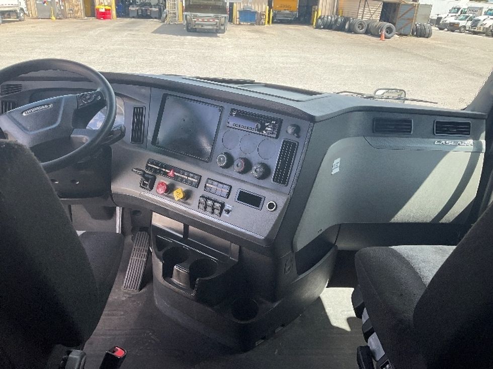 Sleeper Tractor-Heavy Duty Tractors-Freightliner-2020-T12664ST-Prince George-VA-691,027\n\t\tmiles-$ 48,750 - Image 12