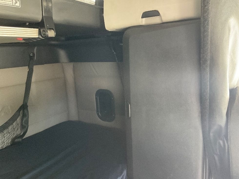 Sleeper Tractor-Heavy Duty Tractors-Freightliner-2020-T12664ST-Prince George-VA-691,027\n\t\tmiles-$ 48,750 - Image 18