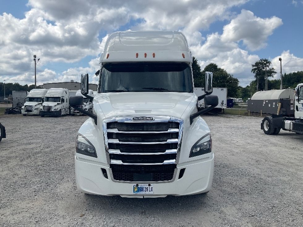 Sleeper Tractor-Heavy Duty Tractors-Freightliner-2020-T12664ST-Prince George-VA-691,027\n\t\tmiles-$ 48,750 - Image 2