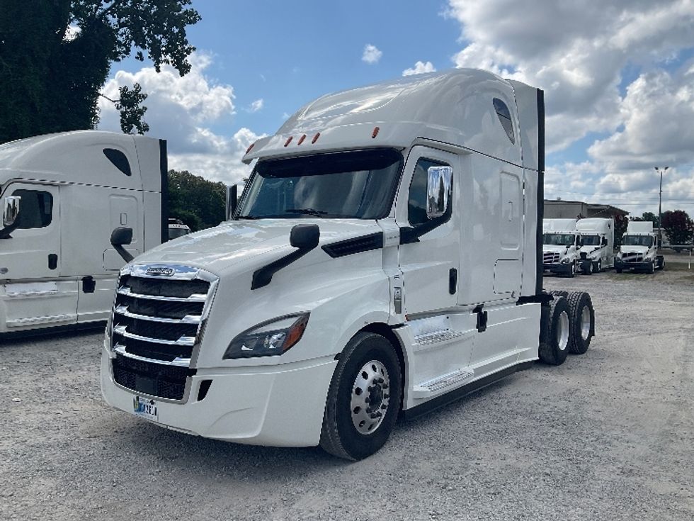 Sleeper Tractor-Heavy Duty Tractors-Freightliner-2020-T12664ST-Prince George-VA-691,027\n\t\tmiles-$ 48,750 - Image 3