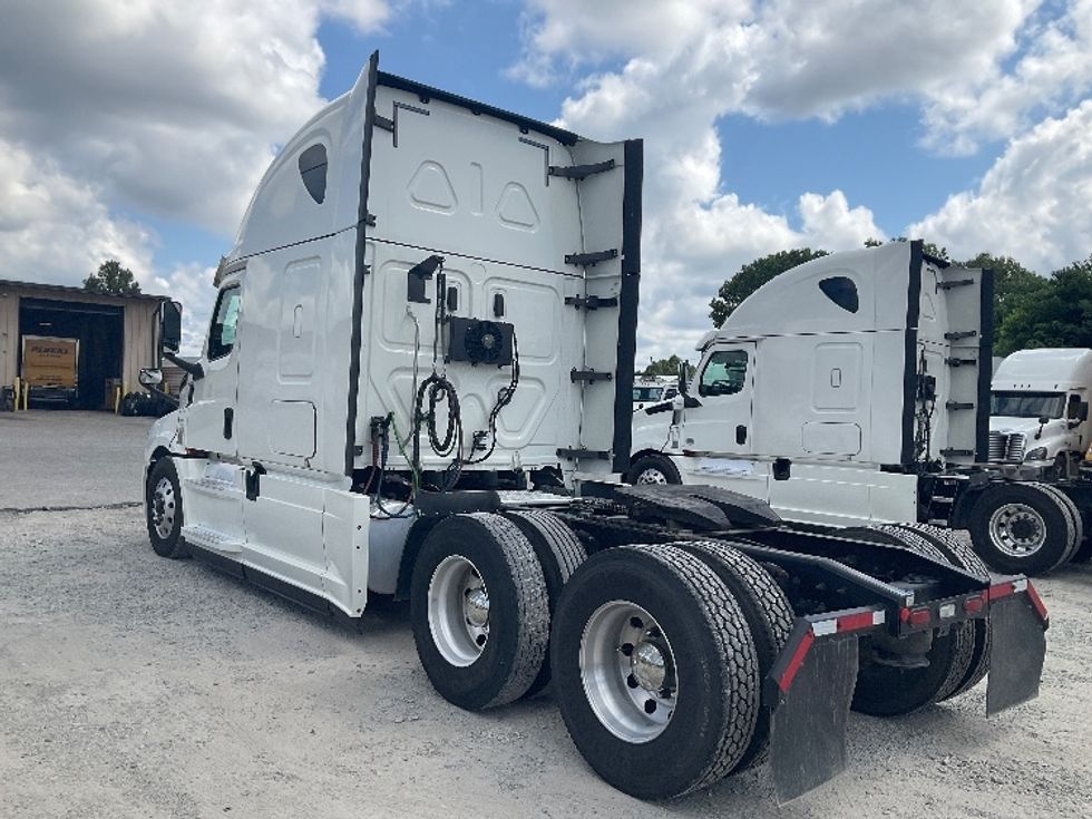 Sleeper Tractor-Heavy Duty Tractors-Freightliner-2020-T12664ST-Prince George-VA-691,027\n\t\tmiles-$ 48,750 - Image 5