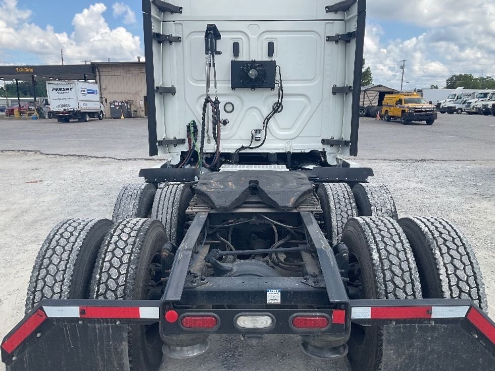 Sleeper Tractor-Heavy Duty Tractors-Freightliner-2020-T12664ST-Prince George-VA-691,027\n\t\tmiles-$ 48,750 - Image 6