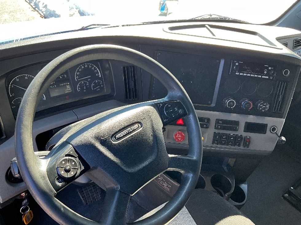 Sleeper Tractor-Heavy Duty Tractors-Freightliner-2020-T12664ST-Reading-PA-506,497\n\t\tmiles-$ 54,250 - Image 11