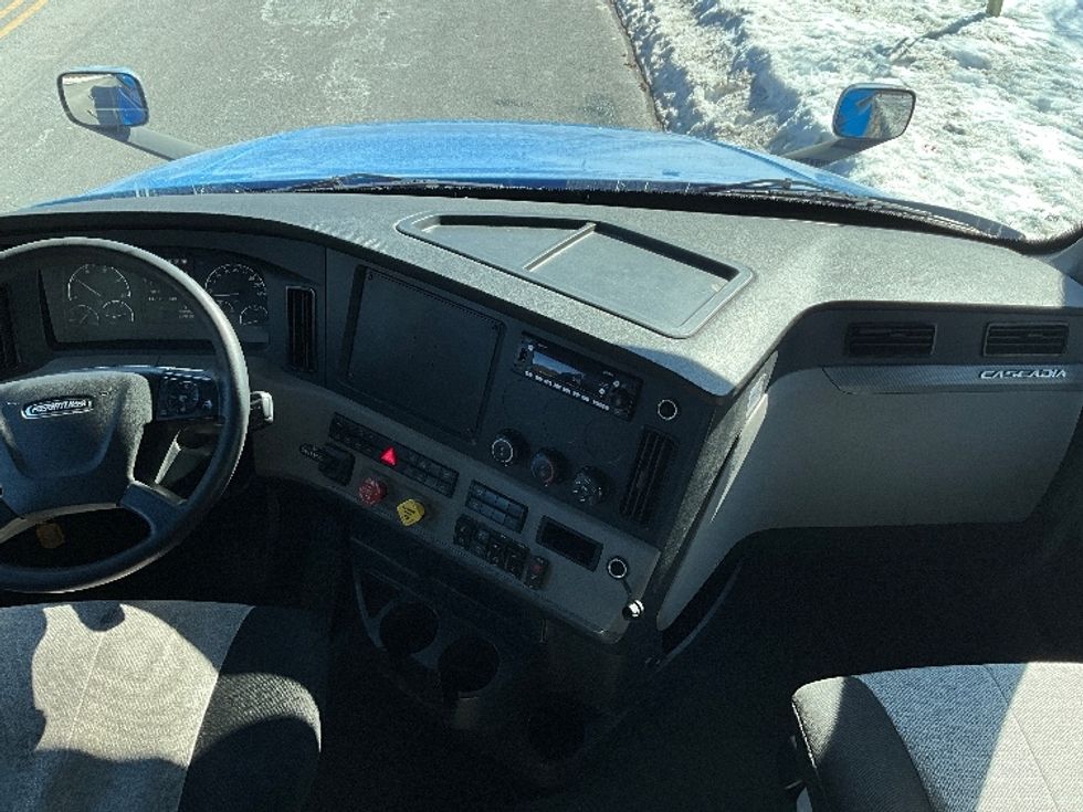 Sleeper Tractor-Heavy Duty Tractors-Freightliner-2020-T12664ST-Reading-PA-506,497\n\t\tmiles-$ 54,250 - Image 12