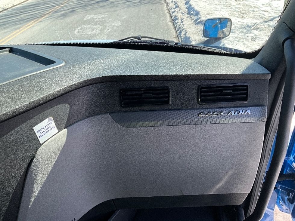 Sleeper Tractor-Heavy Duty Tractors-Freightliner-2020-T12664ST-Reading-PA-506,497\n\t\tmiles-$ 54,250 - Image 14