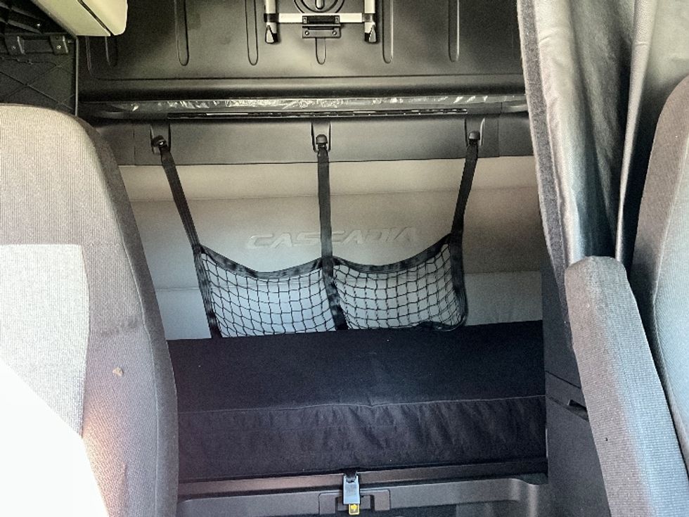 Sleeper Tractor-Heavy Duty Tractors-Freightliner-2020-T12664ST-Reading-PA-506,497\n\t\tmiles-$ 54,250 - Image 16