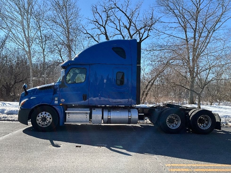 Sleeper Tractor-Heavy Duty Tractors-Freightliner-2020-T12664ST-Reading-PA-506,497\n\t\tmiles-$ 54,250 - Image 4