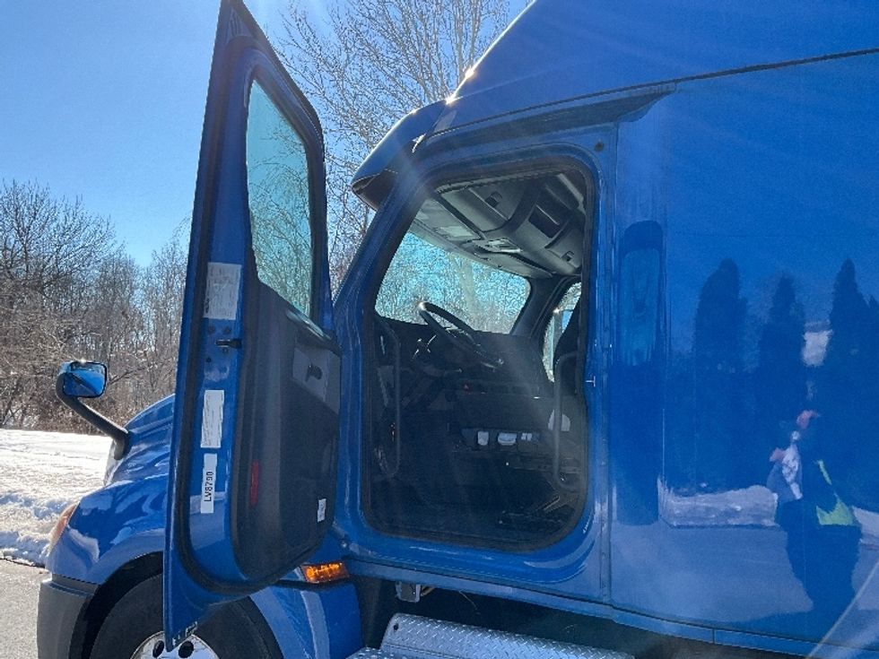 Sleeper Tractor-Heavy Duty Tractors-Freightliner-2020-T12664ST-Reading-PA-506,497\n\t\tmiles-$ 54,250 - Image 9