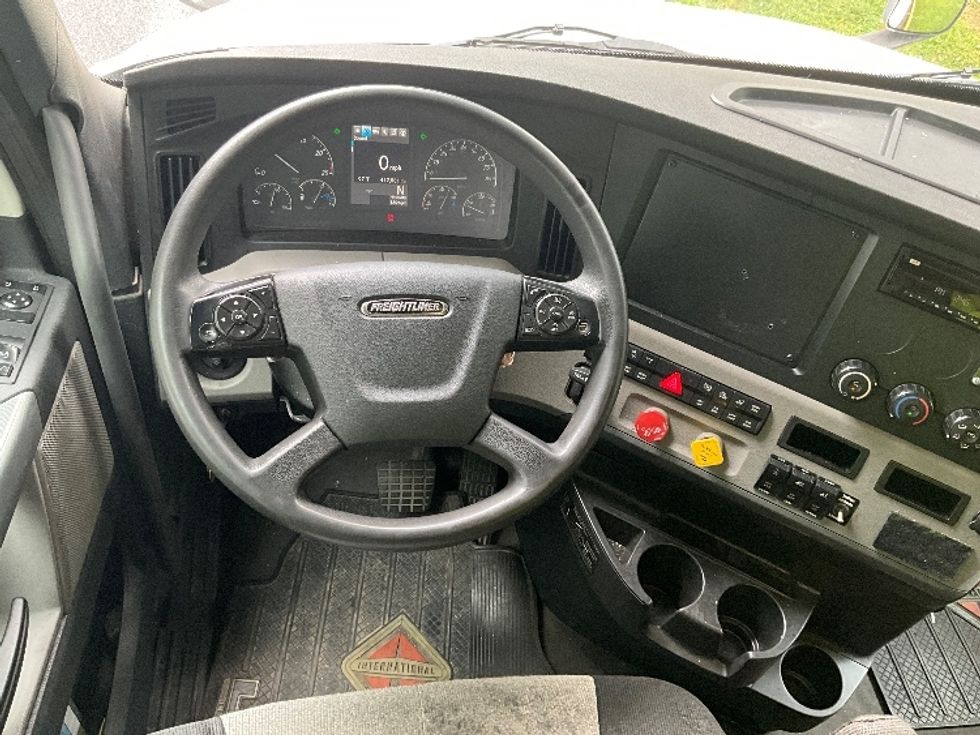Sleeper Tractor-Heavy Duty Tractors-Freightliner-2020-T12664ST-Reading-PA-517,500\n\t\tmiles-$ 59,250 - Image 11