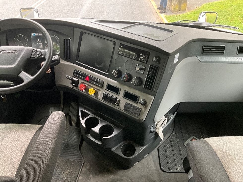 Sleeper Tractor-Heavy Duty Tractors-Freightliner-2020-T12664ST-Reading-PA-517,500\n\t\tmiles-$ 59,250 - Image 12