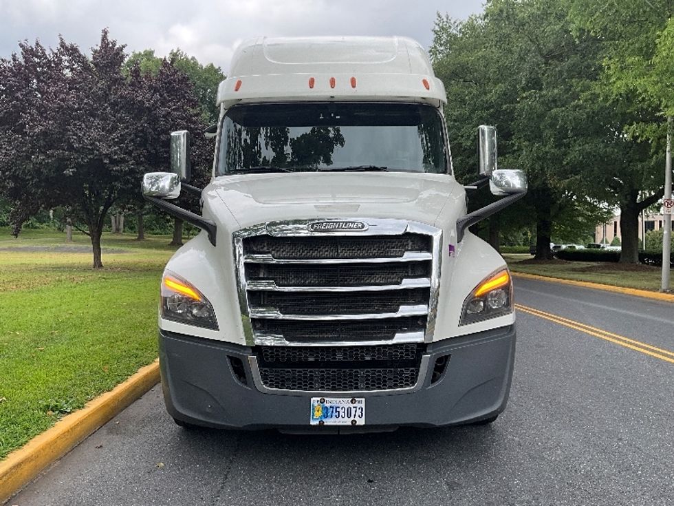 Sleeper Tractor-Heavy Duty Tractors-Freightliner-2020-T12664ST-Reading-PA-517,500\n\t\tmiles-$ 59,250 - Image 2