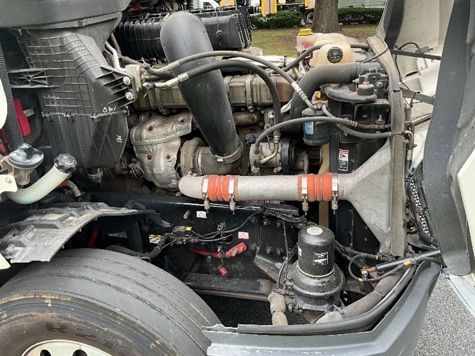 Sleeper Tractor-Heavy Duty Tractors-Freightliner-2020-T12664ST-Reading-PA-517,500\n\t\tmiles-$ 59,250 - Image 20