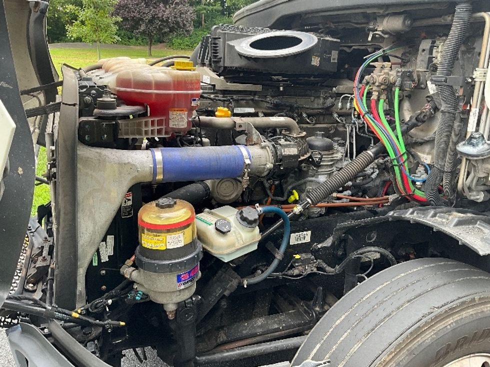 Sleeper Tractor-Heavy Duty Tractors-Freightliner-2020-T12664ST-Reading-PA-517,500\n\t\tmiles-$ 59,250 - Image 21