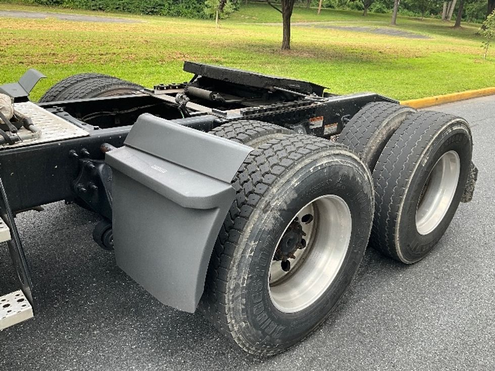 Sleeper Tractor-Heavy Duty Tractors-Freightliner-2020-T12664ST-Reading-PA-517,500\n\t\tmiles-$ 59,250 - Image 22