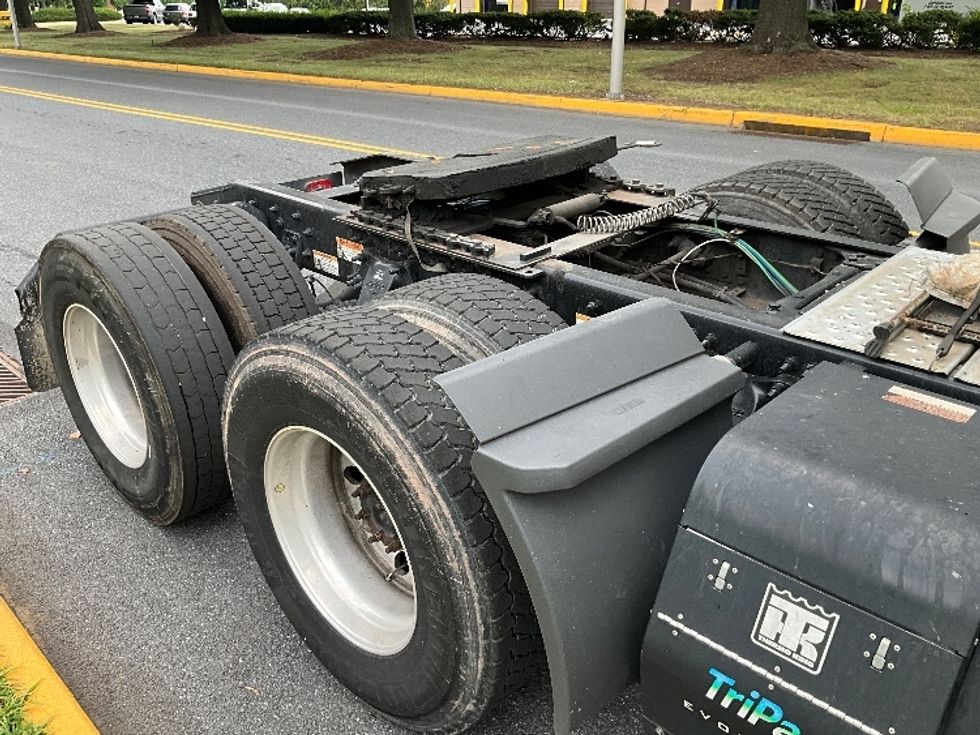 Sleeper Tractor-Heavy Duty Tractors-Freightliner-2020-T12664ST-Reading-PA-517,500\n\t\tmiles-$ 59,250 - Image 23