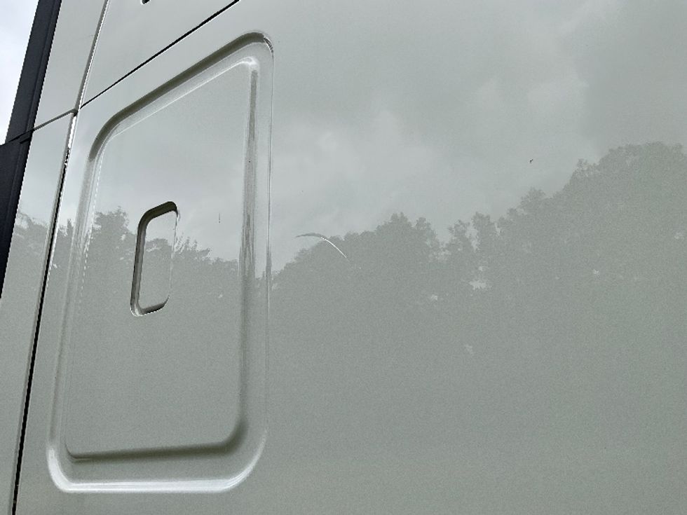 Sleeper Tractor-Heavy Duty Tractors-Freightliner-2020-T12664ST-Reading-PA-517,500\n\t\tmiles-$ 59,250 - Image 26