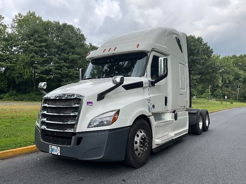 Sleeper Tractor-Heavy Duty Tractors-Freightliner-2020-T12664ST-Reading-PA-517,500\n\t\tmiles-$ 59,250 - Image 3