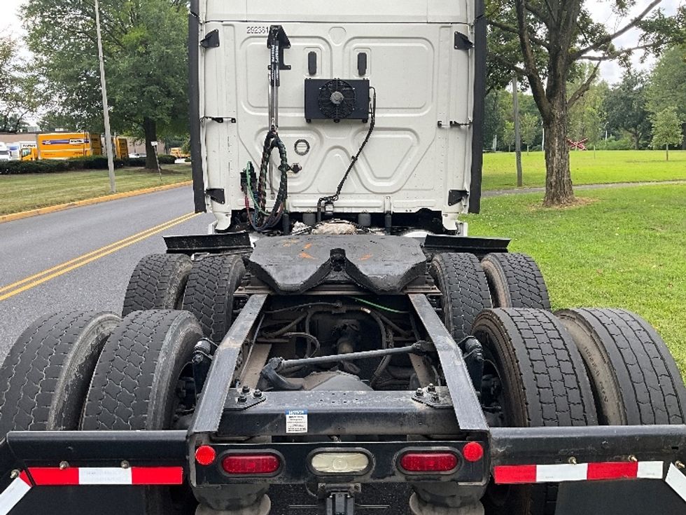Sleeper Tractor-Heavy Duty Tractors-Freightliner-2020-T12664ST-Reading-PA-517,500\n\t\tmiles-$ 59,250 - Image 6