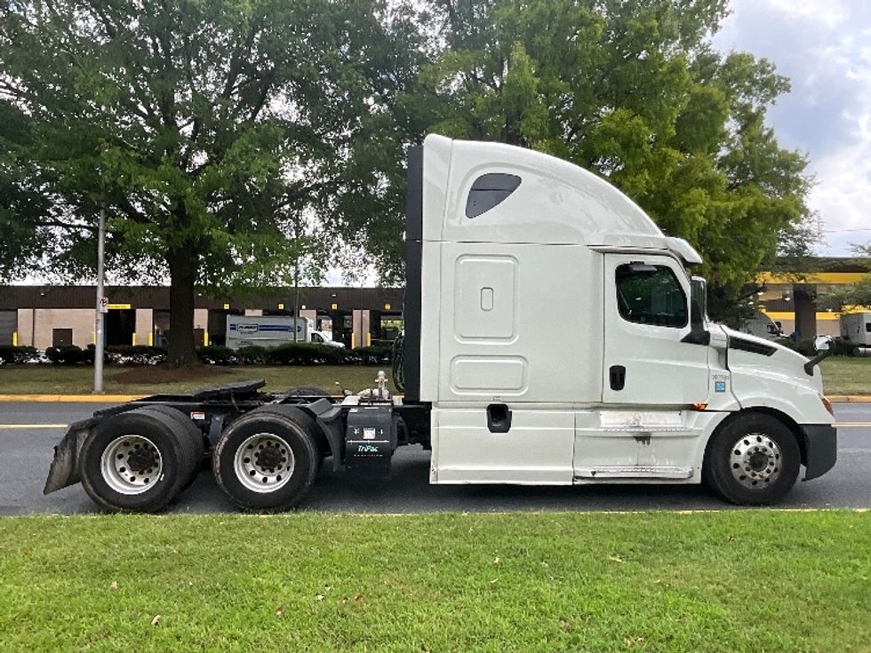 Sleeper Tractor-Heavy Duty Tractors-Freightliner-2020-T12664ST-Reading-PA-517,500\n\t\tmiles-$ 59,250 - Image 8