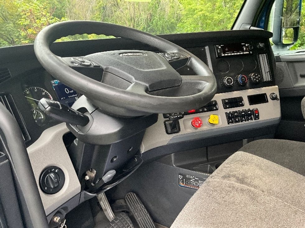 Sleeper Tractor-Heavy Duty Tractors-Freightliner-2020-T12664ST-Reading-PA-518,476\n\t\tmiles-$ 58,250 - Image 10