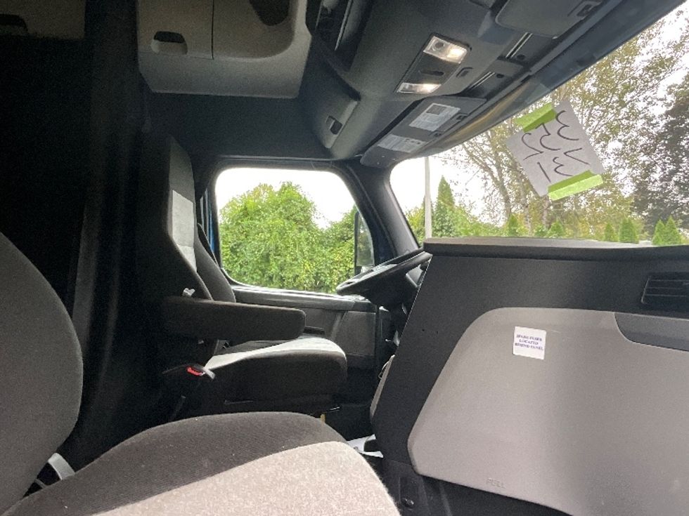 Sleeper Tractor-Heavy Duty Tractors-Freightliner-2020-T12664ST-Reading-PA-518,476\n\t\tmiles-$ 58,250 - Image 15