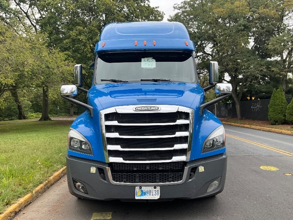 Sleeper Tractor-Heavy Duty Tractors-Freightliner-2020-T12664ST-Reading-PA-518,476\n\t\tmiles-$ 58,250 - Image 2