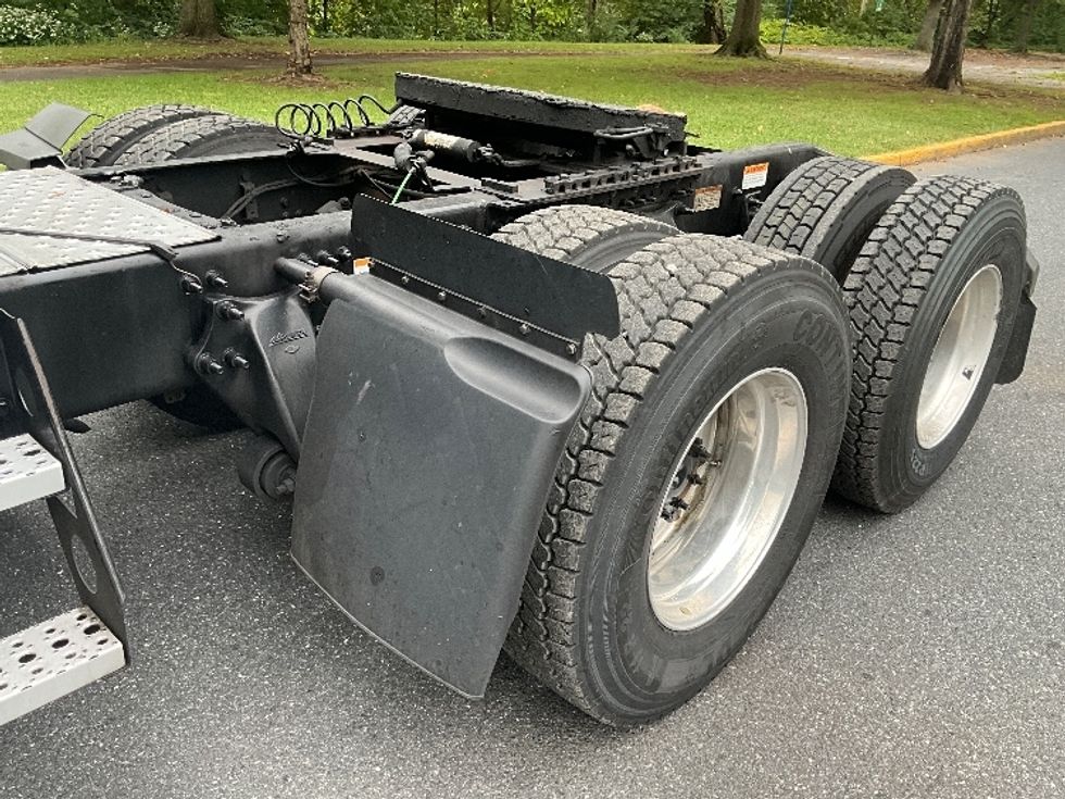 Sleeper Tractor-Heavy Duty Tractors-Freightliner-2020-T12664ST-Reading-PA-518,476\n\t\tmiles-$ 58,250 - Image 22