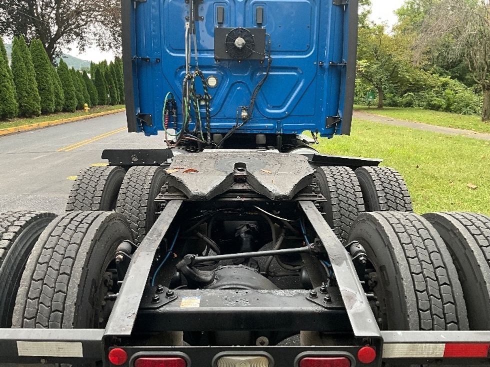 Sleeper Tractor-Heavy Duty Tractors-Freightliner-2020-T12664ST-Reading-PA-518,476\n\t\tmiles-$ 58,250 - Image 6