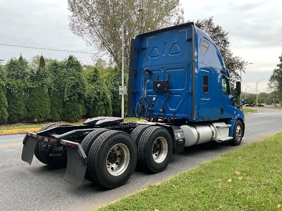 Sleeper Tractor-Heavy Duty Tractors-Freightliner-2020-T12664ST-Reading-PA-518,476\n\t\tmiles-$ 58,250 - Image 7