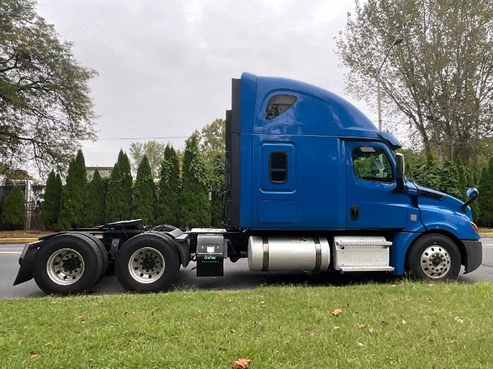 Sleeper Tractor-Heavy Duty Tractors-Freightliner-2020-T12664ST-Reading-PA-518,476\n\t\tmiles-$ 58,250 - Image 8