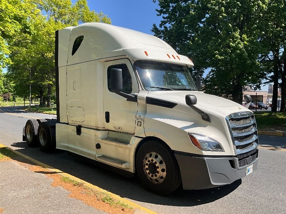 Sleeper Tractor-Heavy Duty Tractors-Freightliner-2020-T12664ST-Reading-PA-714,412\n\t\tmiles-$ 46,000 - Image 1