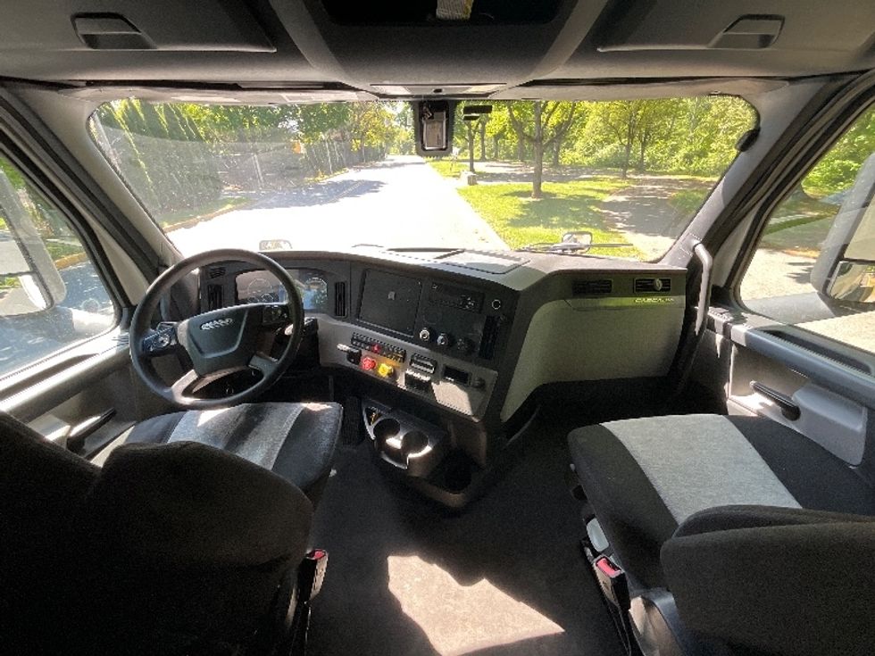 Sleeper Tractor-Heavy Duty Tractors-Freightliner-2020-T12664ST-Reading-PA-714,412\n\t\tmiles-$ 46,000 - Image 12