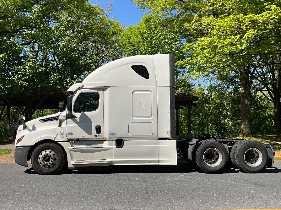 Sleeper Tractor-Heavy Duty Tractors-Freightliner-2020-T12664ST-Reading-PA-714,412\n\t\tmiles-$ 46,000 - Image 4