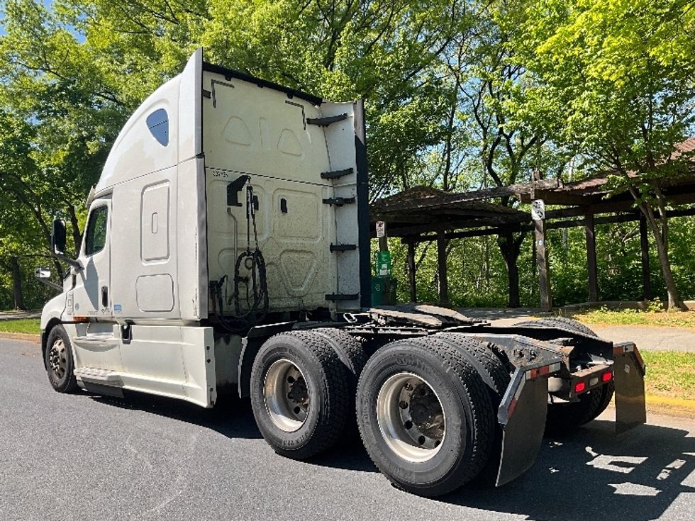 Sleeper Tractor-Heavy Duty Tractors-Freightliner-2020-T12664ST-Reading-PA-714,412\n\t\tmiles-$ 46,000 - Image 5