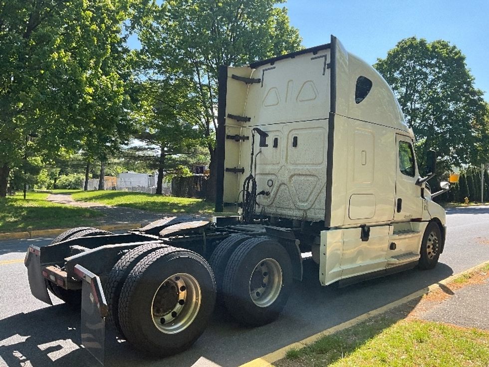 Sleeper Tractor-Heavy Duty Tractors-Freightliner-2020-T12664ST-Reading-PA-714,412\n\t\tmiles-$ 46,000 - Image 7