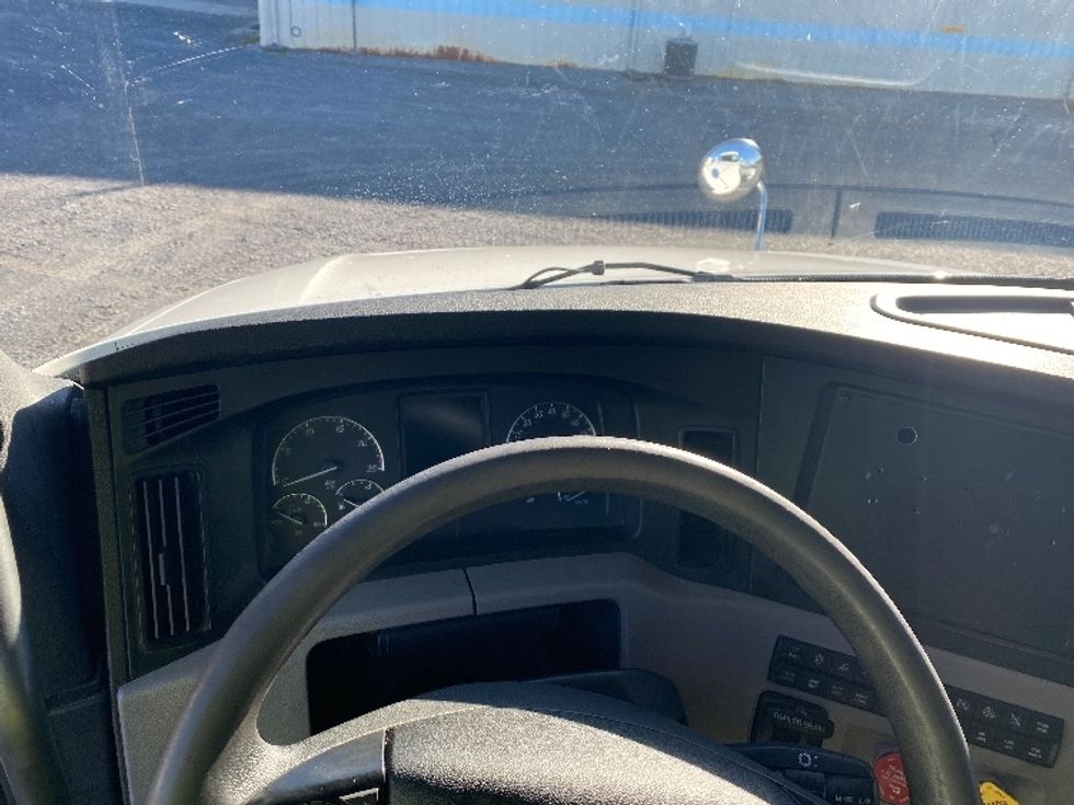 Sleeper Tractor-Heavy Duty Tractors-Freightliner-2020-T12664ST-Resaca-GA-382,095\n\t\tmiles-$ 65,000 - Image 10