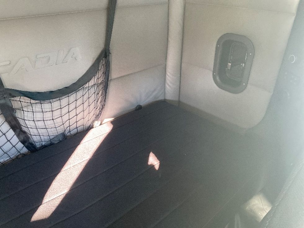 Sleeper Tractor-Heavy Duty Tractors-Freightliner-2020-T12664ST-Resaca-GA-382,095\n\t\tmiles-$ 65,000 - Image 16