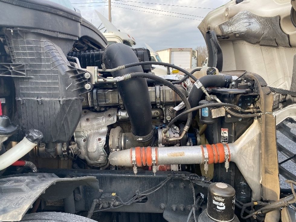 Sleeper Tractor-Heavy Duty Tractors-Freightliner-2020-T12664ST-Resaca-GA-382,095\n\t\tmiles-$ 65,000 - Image 19