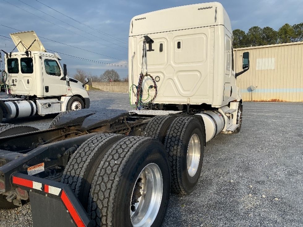 Sleeper Tractor-Heavy Duty Tractors-Freightliner-2020-T12664ST-Resaca-GA-382,095\n\t\tmiles-$ 65,000 - Image 7