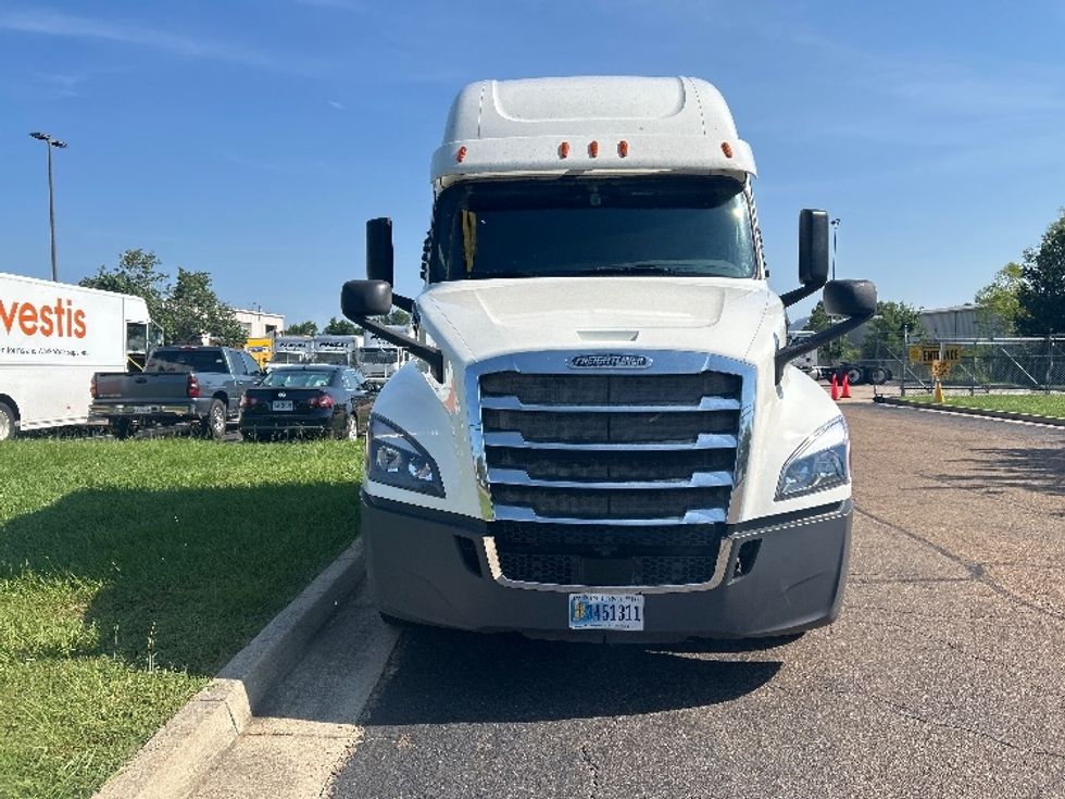 Sleeper Tractor-Heavy Duty Tractors-Freightliner-2020-T12664ST-Richland-MS-391,631\n\t\tmiles-$ 75,500 - Image 2