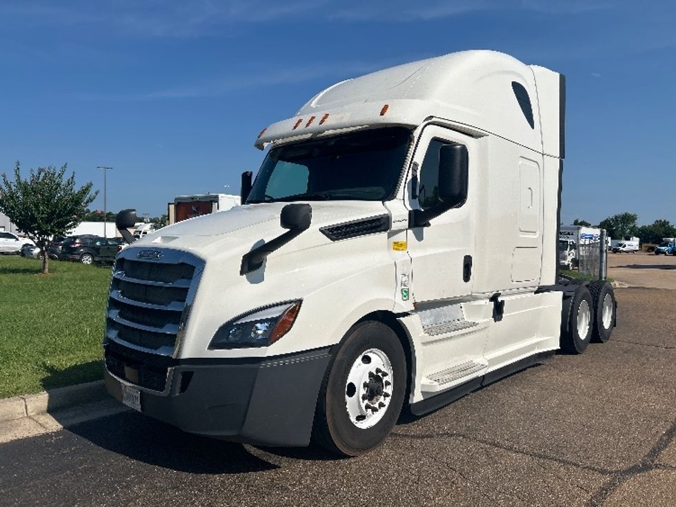 Sleeper Tractor-Heavy Duty Tractors-Freightliner-2020-T12664ST-Richland-MS-391,631\n\t\tmiles-$ 75,500 - Image 3