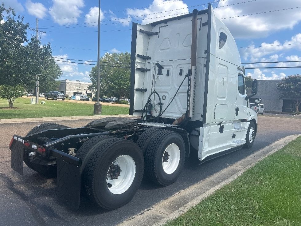 Sleeper Tractor-Heavy Duty Tractors-Freightliner-2020-T12664ST-Richland-MS-391,631\n\t\tmiles-$ 75,500 - Image 7
