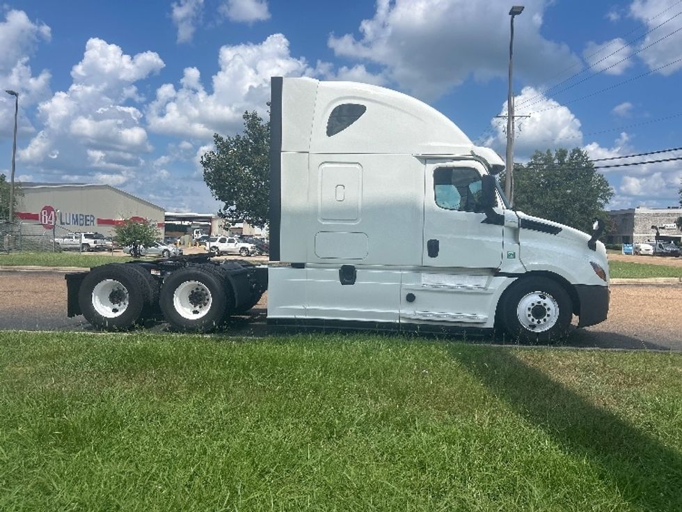 Sleeper Tractor-Heavy Duty Tractors-Freightliner-2020-T12664ST-Richland-MS-391,631\n\t\tmiles-$ 75,500 - Image 8