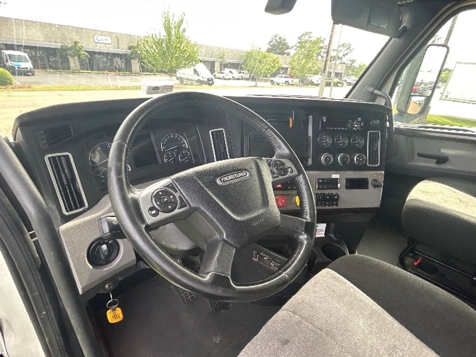 Sleeper Tractor-Heavy Duty Tractors-Freightliner-2020-T12664ST-Richland-MS-425,956\n\t\tmiles-$ 64,500 - Image 11