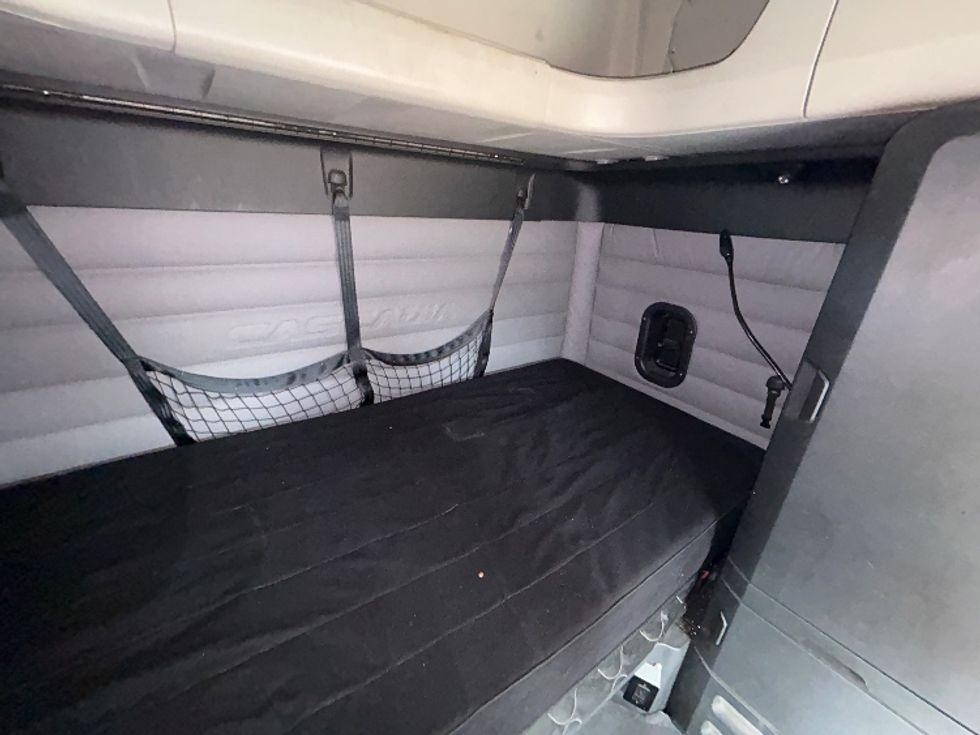 Sleeper Tractor-Heavy Duty Tractors-Freightliner-2020-T12664ST-Richland-MS-425,956\n\t\tmiles-$ 64,500 - Image 17