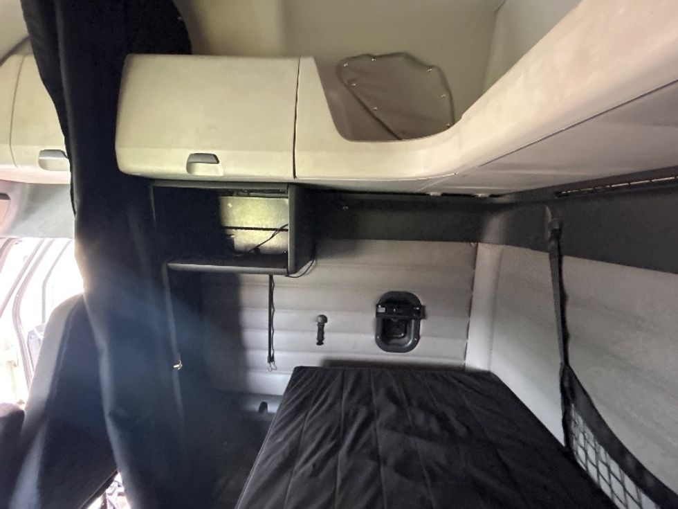 Sleeper Tractor-Heavy Duty Tractors-Freightliner-2020-T12664ST-Richland-MS-425,956\n\t\tmiles-$ 64,500 - Image 19