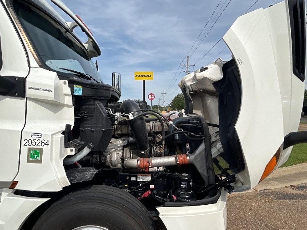 Sleeper Tractor-Heavy Duty Tractors-Freightliner-2020-T12664ST-Richland-MS-425,956\n\t\tmiles-$ 64,500 - Image 20